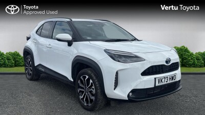 2023 TOYOTA YARIS CROSS 1.5 HYBRID DESIGN 5DR CVT HYBRID ESTATE 8,491 MI 2023 REG AUTOMATIC... photo